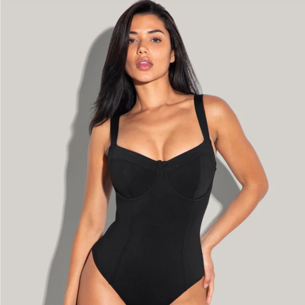 TA3 NWT $188 XS REGULAR LONG  TORSO 
HI CUP  LIFTY (16 bin)